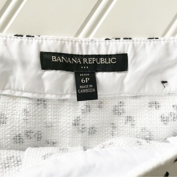 Banana Republic Floral Mini Skirt - Size 6P - Picture 4 of 5